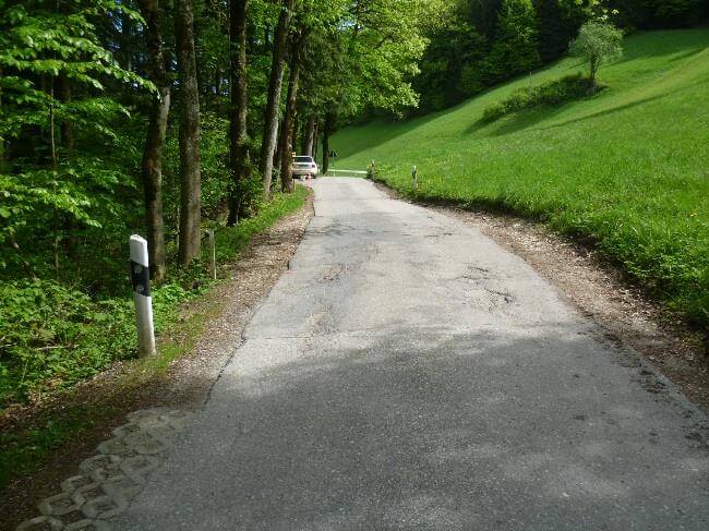 Blick auf die Kreisstraße BGL 5 in Marktschellenberg während der Ausbauarbeiten.