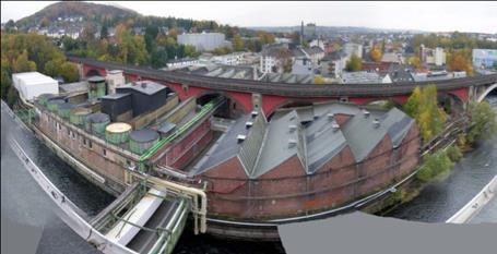 Blick auf das Werksgelände westlich der Wupper während der Bodensanierungsarbeiten in Wuppertal.