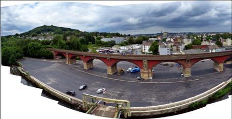 Blick auf die Sanierungsarbeiten am Werksgelände westlich der Wupper in Wuppertal.