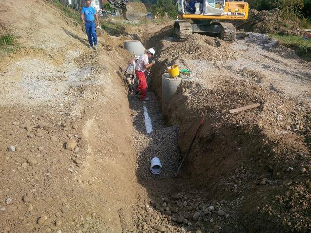Baugebiet Moosen-West in Halsbach, Bayern: Übersicht der geplanten Erschließungsarbeiten und Infrastruktur.