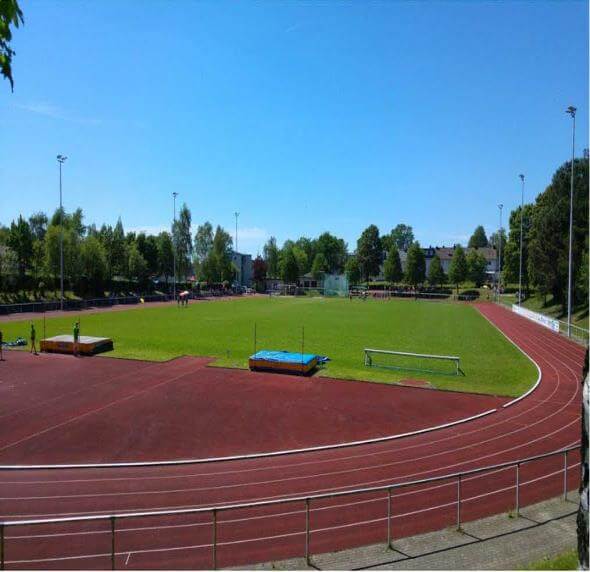 Modernisierungsarbeiten am Stadion Mühlenberg: Neue Tribünen und verbesserte Infrastruktur im Fokus.