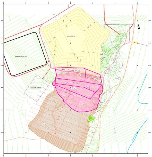 Kohlekraftwerk Luena in Haut-Lomami, beeindruckende Industrieanlage umgeben von grüner Landschaft.