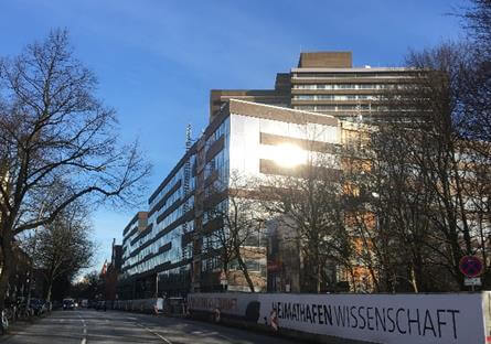 Entwurfsskizze des Neubaus "Haus der Erde" an der Universität Hamburg, moderne Architektur mit nachhaltigen Elementen.