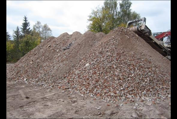 Rückbauarbeiten am ehemaligen Krankenhaus in St. Georgen, Baustelle mit Bagger und abgerissenen Gebäudeteilen.