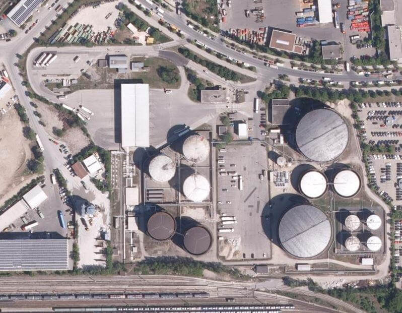 Blick auf das Tanklager München mit Sicherheits- und Koordinationsanlagen im Rahmen des TanQuid-Projekts.