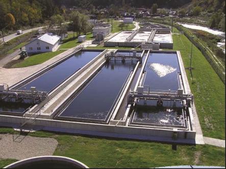Blick auf die modernisierte Kläranlage Resita mit neuen Anlagen zur Abwasserbehandlung.